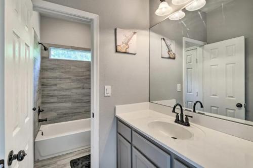 New Double Story Beautiful Condo Townhouse