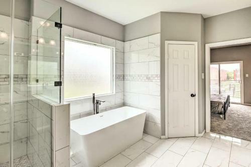 New Double Story Beautiful Condo Townhouse
