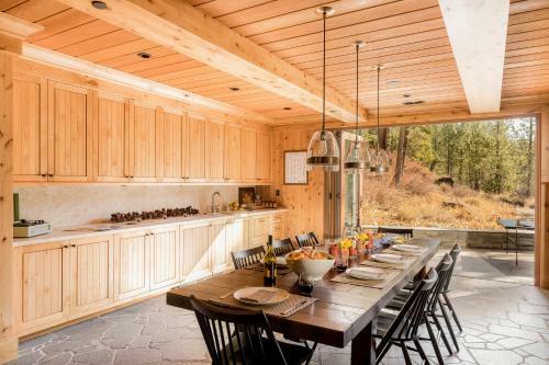 Hunter By Avantstay Riverfront Cabin W Prvt Cottage 5mins From Squaw