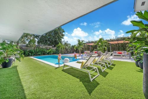 Modern 5 Bedrooms Heated Pool 14 Guest (p1)