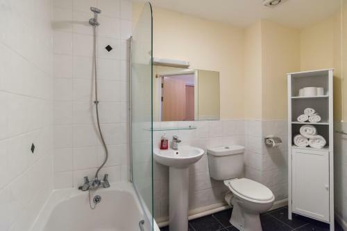 Convenient One Bedroom Apartment Near City Centre