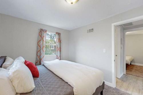 Remodeled 66th 3 King Beds Home In Denver