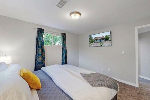 Remodeled 66th 3 King Beds Home In Denver
