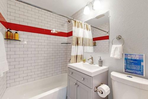 Remodeled 66th 3 King Beds Home In Denver