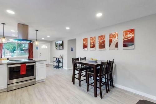 Remodeled 66th 3 King Beds Home In Denver