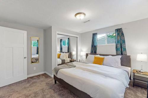 Remodeled 66th 3 King Beds Home In Denver
