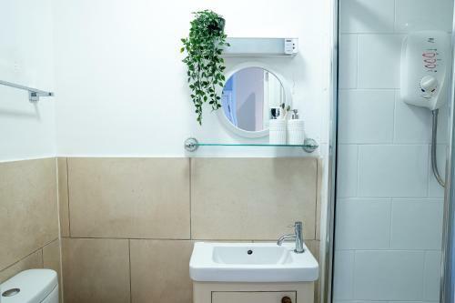 Apartamento Cosy, Central Flat For Up To 4 With Park View
