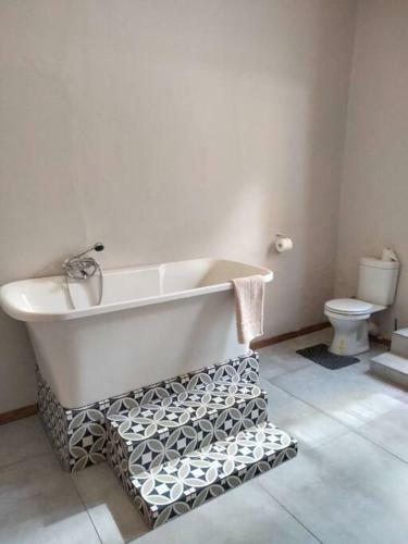 Via The Grapevine 3 Bedroom House Private Parking