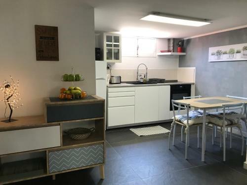 Albergue Debbie's Crew House
