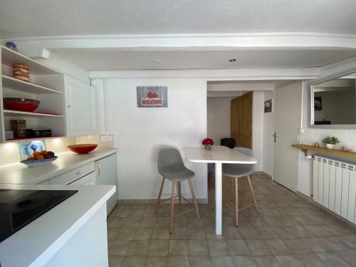 Albergue Debbie's Crew House