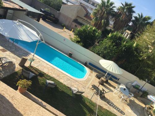 Albergue Debbie's Crew House