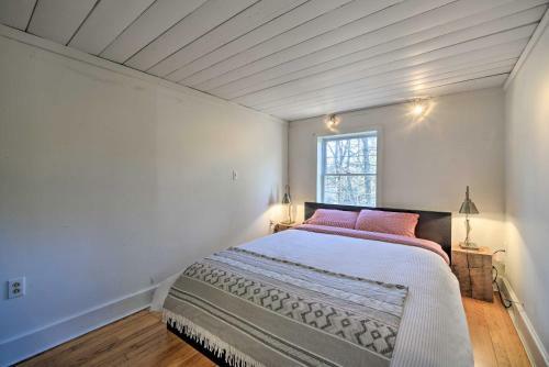Serene Home On 60 Acres Kid And Pet Friendly!