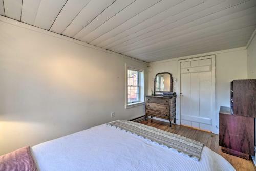Serene Home On 60 Acres Kid And Pet Friendly!