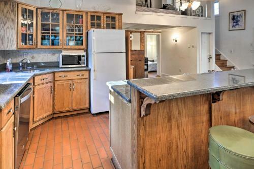 Serene Home On 60 Acres Kid And Pet Friendly!