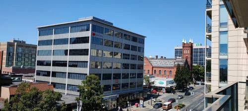Apartamento Relaxing Condo In Falls Downtown Victoria