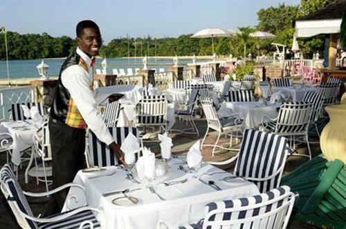 Shaw Park Beach Hotel