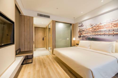 Atour Hotel (tongxiang Zhenxing Road)