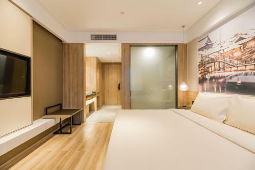 Atour Hotel (tongxiang Zhenxing Road)