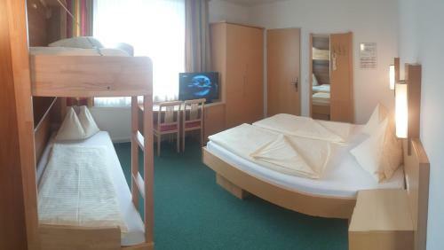 Hostal G�stehaus Latini