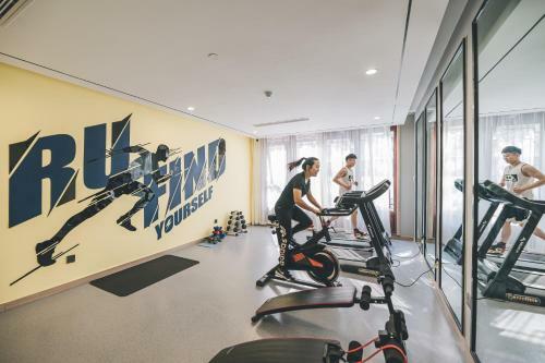 Atour Hotel Haining Leather City South Gate