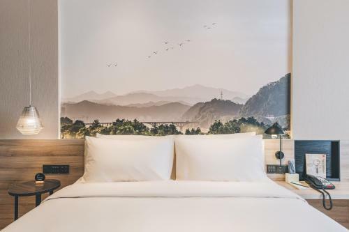 Atour Hotel Haining Leather City South Gate