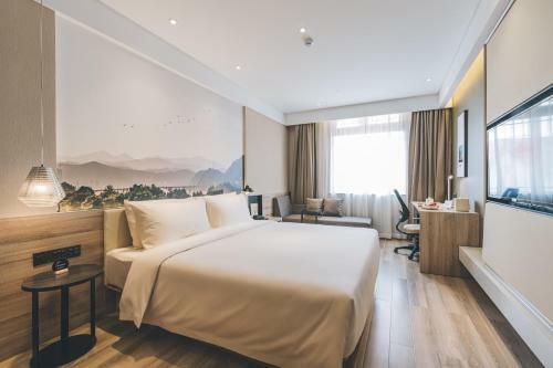 Atour Hotel Haining Leather City South Gate