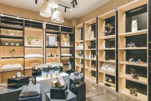 Atour Hotel Haining Leather City South Gate