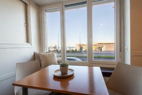 Cozy Apartment In Front Of The Beach