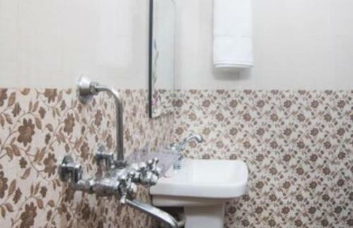 Oyo 84708 Hotel Maa Tripura Residency