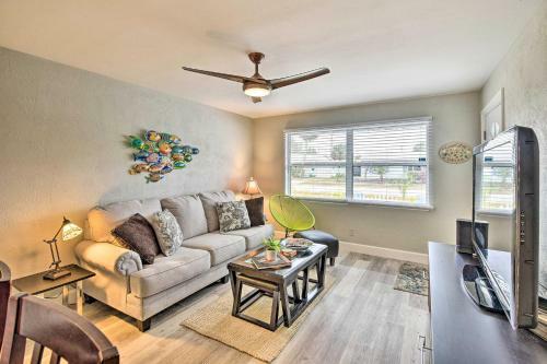 Colorful, Pet-friendly Home Near Ormond Beach