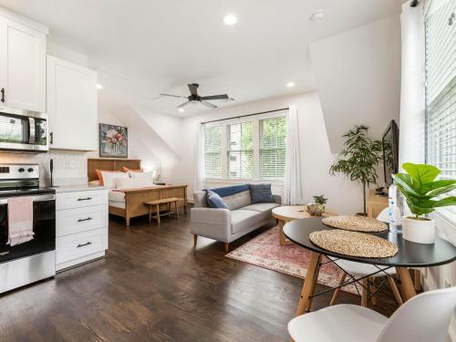 Apartamento Captivating Studio With Queen Bed, City Walkable!