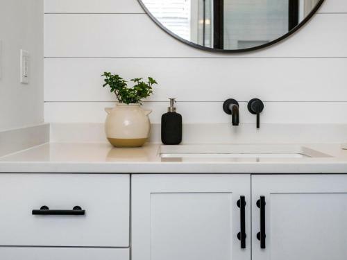 Apartamento Captivating Studio With Queen Bed, City Walkable!