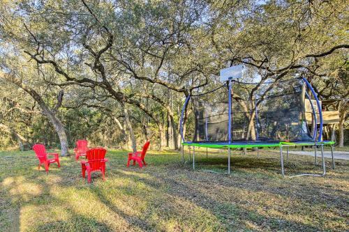 Quiet San Antonio Guest Home, 4-acre Property