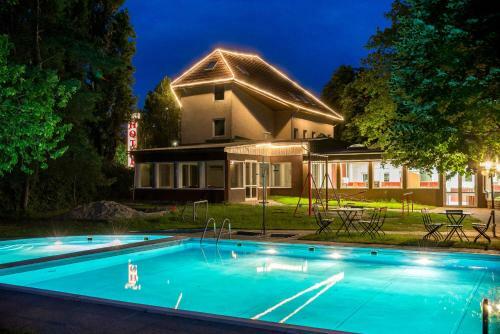 Szindb�d Wellness Hotel