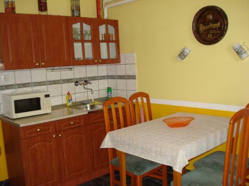 Hostal Zsoli Vend�gh�z