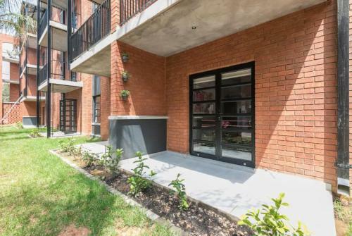 Trendy Melrose Apartment