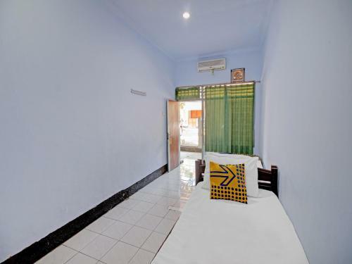 Spot On 90372 Hotel Arum Jaya