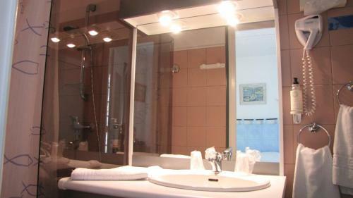 Hotel H�tel Les Gollandi�res