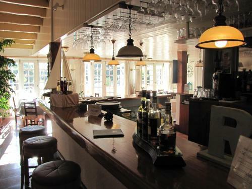Hotel H�tel Les Gollandi�res