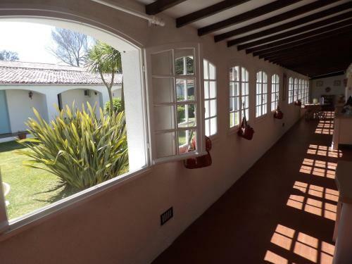 Hotel H�tel Les Gollandi�res
