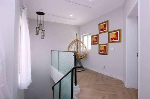 Free Parking With Cctv Cam�ra Porche Area Luxure