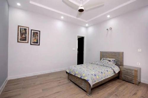 Free Parking With Cctv Cam�ra Porche Area Luxure