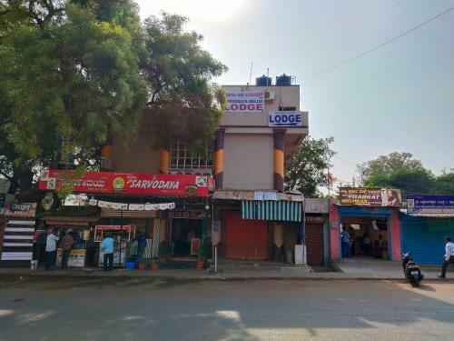Hotel Sarvodaya Deluxe Lodge