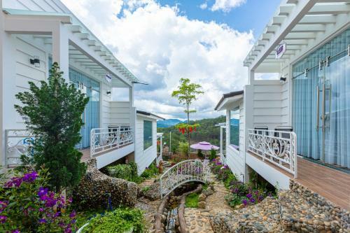 Shin Village Hotel
