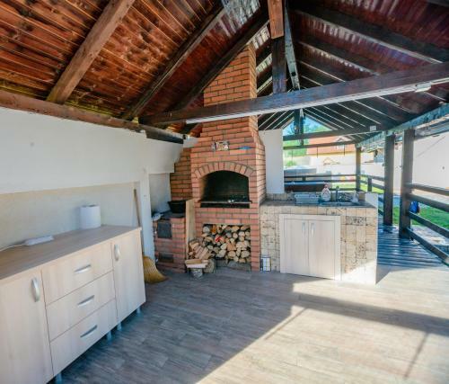 Stunning Lodge In Valea Avrigului Kids Friendly