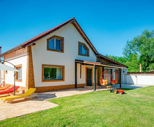 Stunning Lodge In Valea Avrigului Kids Friendly