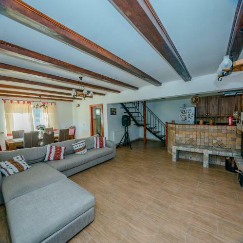 Stunning Lodge In Valea Avrigului Kids Friendly