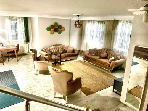 5mins From Airport. Luxury Villa In The Forest