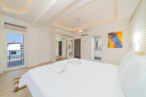 Superb Villa With Pool Hamam And Sauna In Antalya