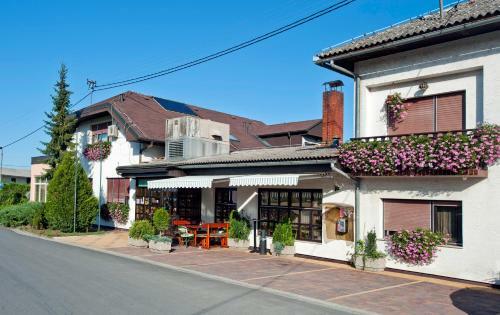 Hostel Ozalj
